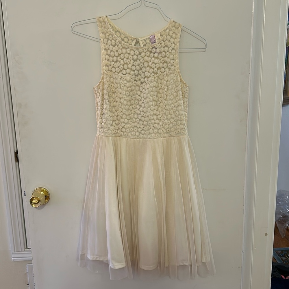 Cream dress. Toile style bottom with Lacey top. Size small in good condition.